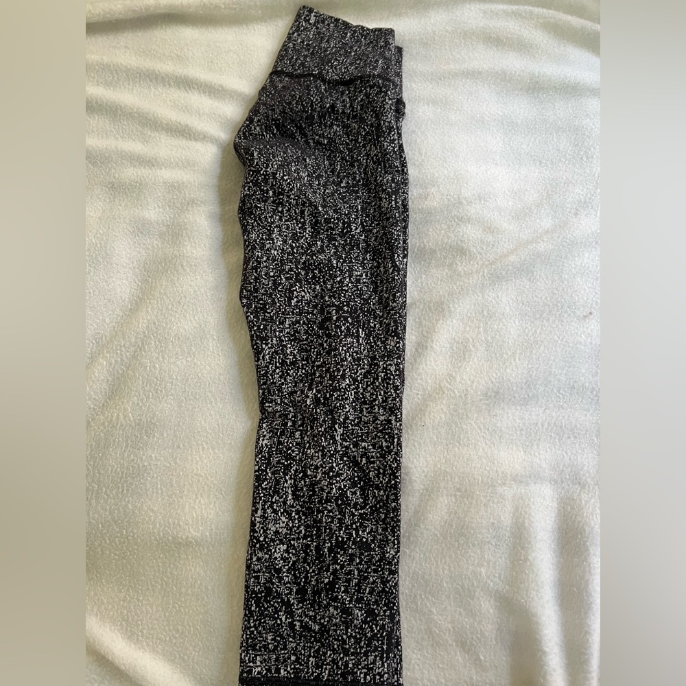 LULULEMON leggings black and white